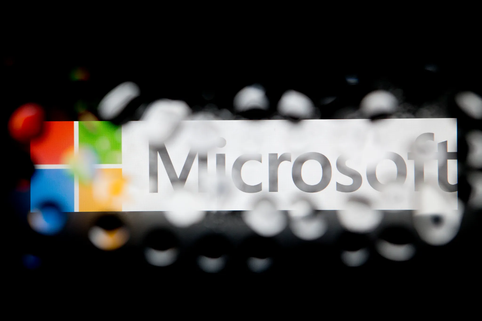 Microsoft corta custo de IA usando modelos próprios